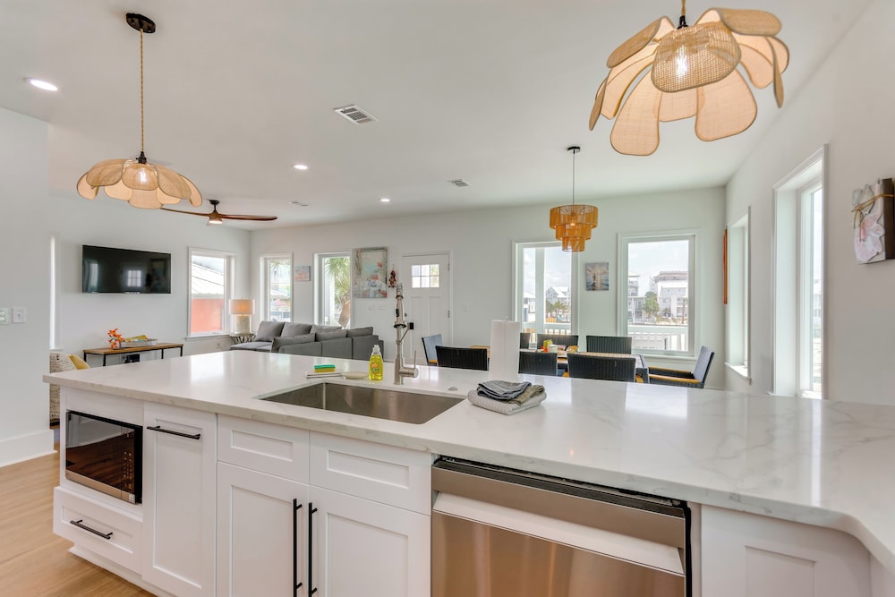 Walk to Beach: Home w/ Ocean View in Navarre!