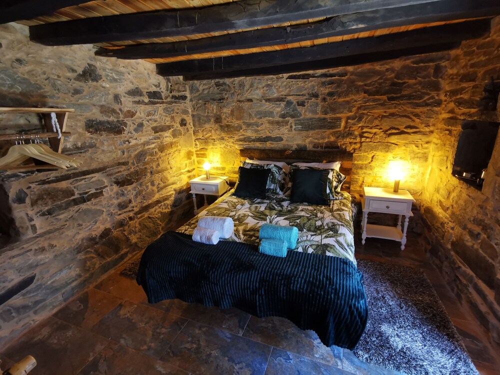 400 Year old 3-bedroom Farmhouse Central Portugal view 4