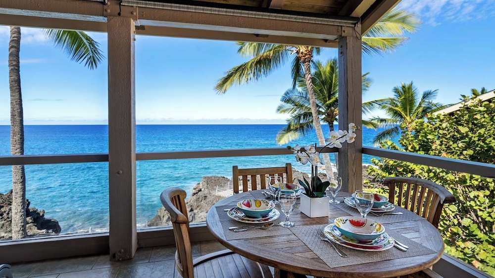 Oceanfront Penthouse With Sunset Views, A/C and Wraparound Lanai! - Vrkcv