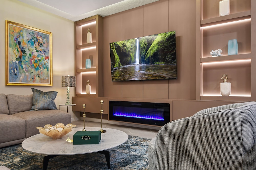 Ultimate Family Fun Retreat 10-bedroom Luxury Home