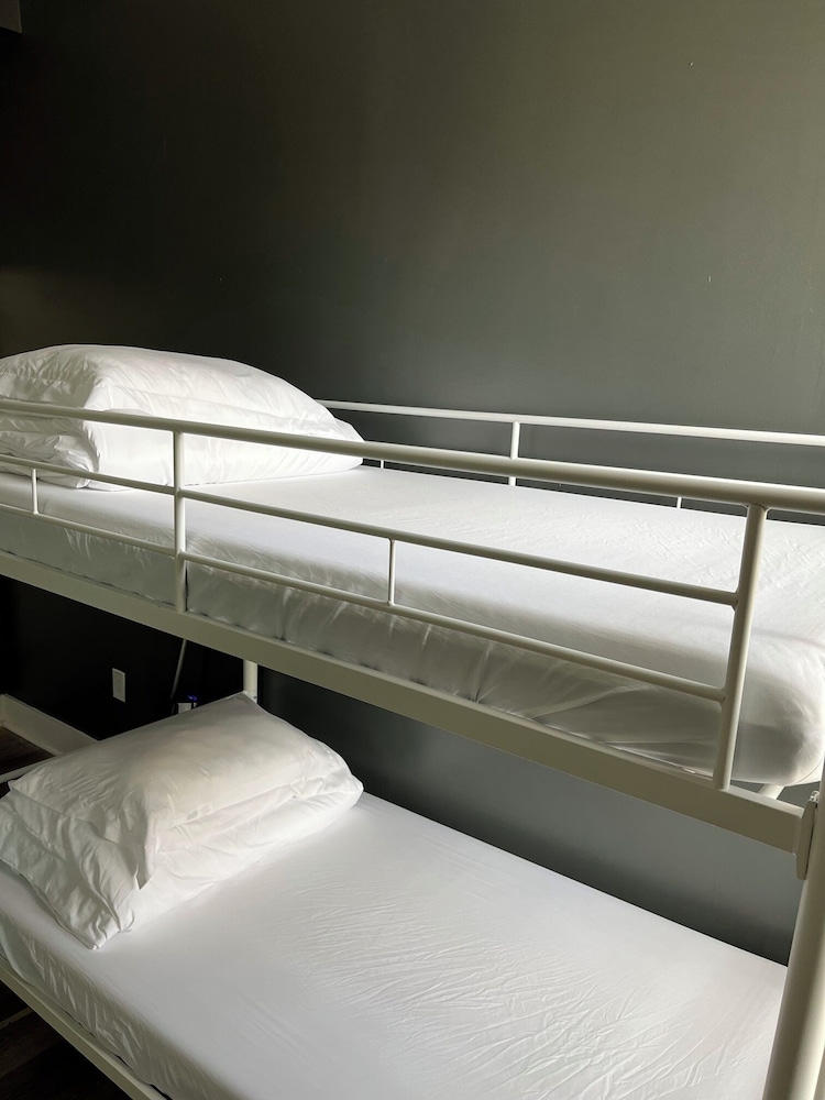 I Street Capsule Hostel
