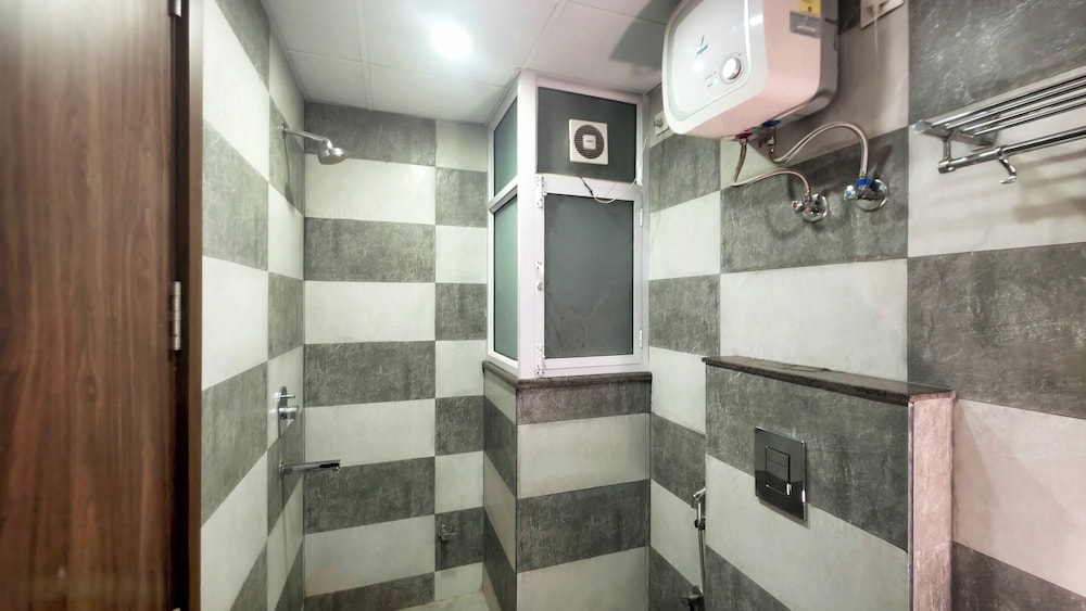 Hotel HomeAste 001 Near Yashobhoomi Convention Center