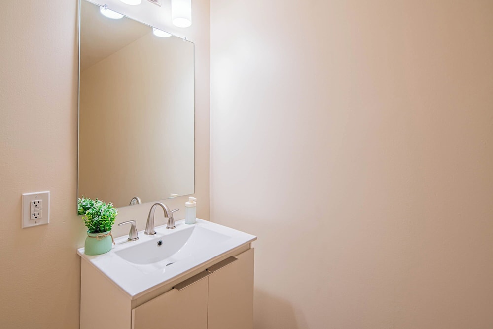 ROVE LIVING/KL - 44 Monroe