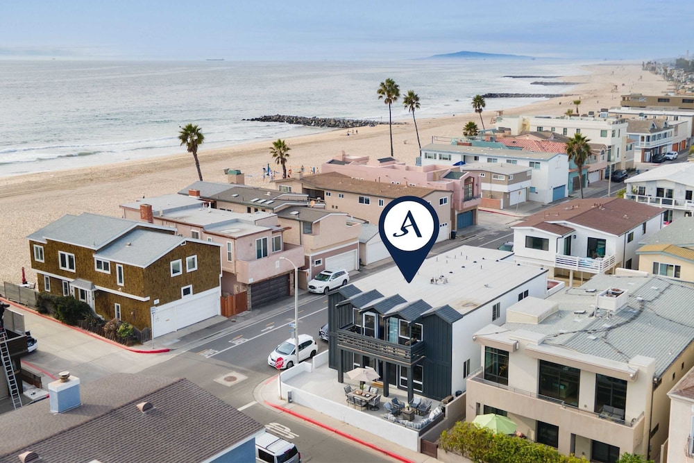 Sleeps 18 Steps to the Beach, Shops & Eateries Ocean Views, Patio, Fire Pit