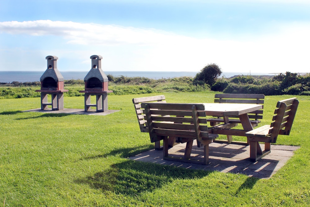 Hookless Holiday Homes