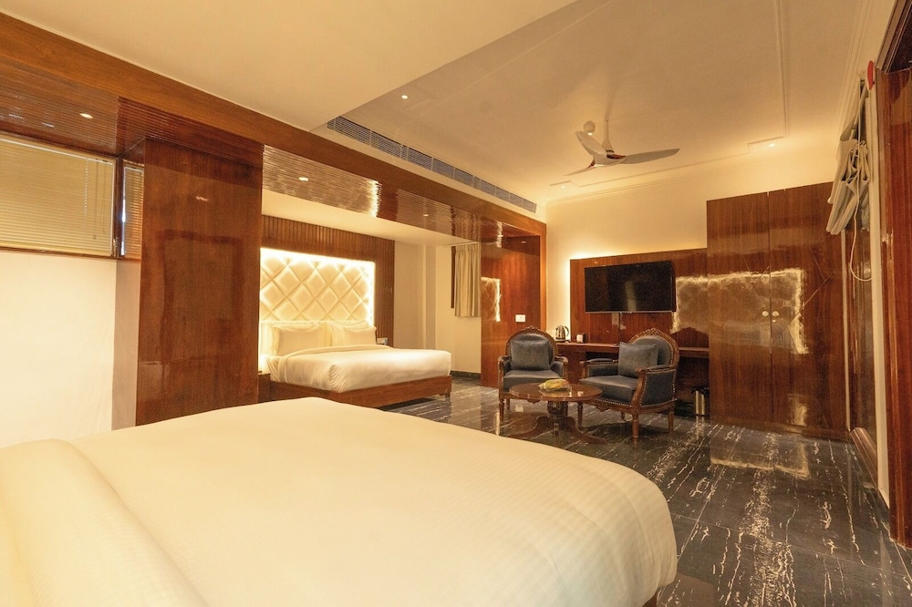 Gajraula Sukhdev Dhaba & Resort