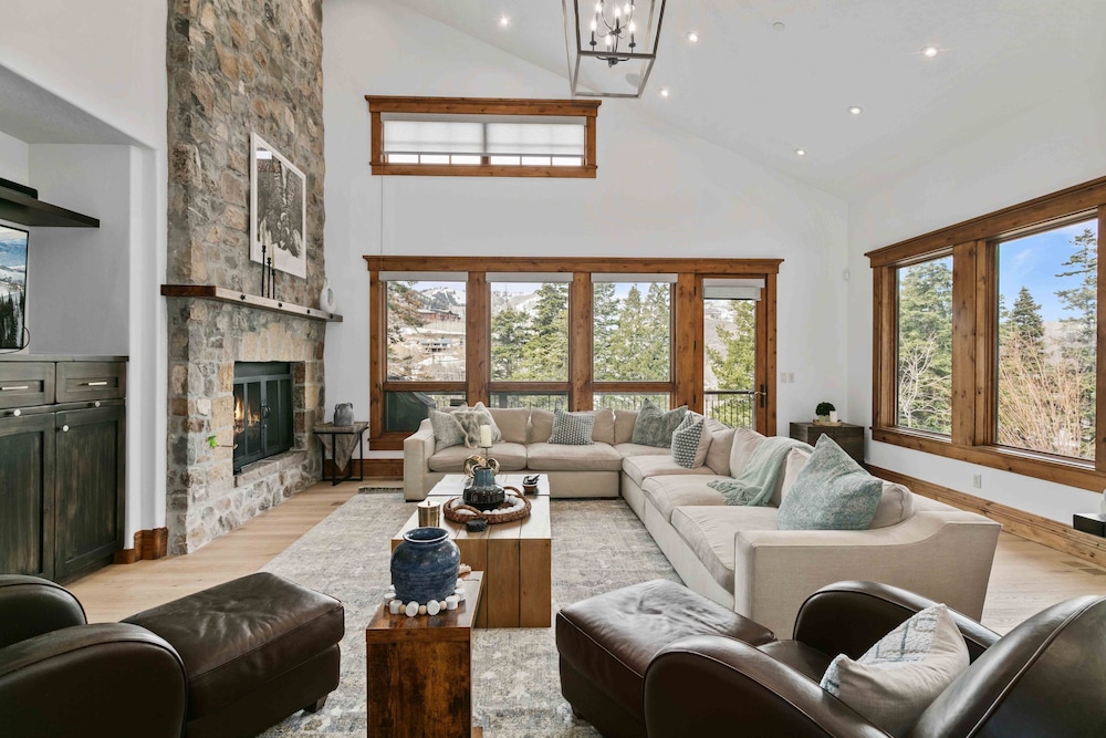 6565 Lookout Drive - Four Bedroom with Spa 4 Condo