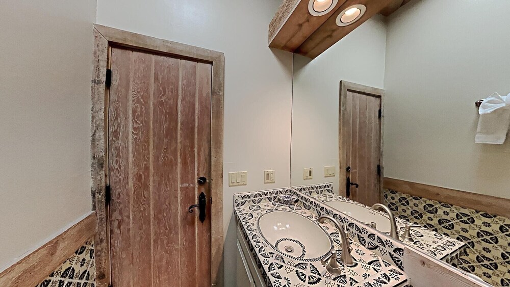 410 4 Bedroom Condo