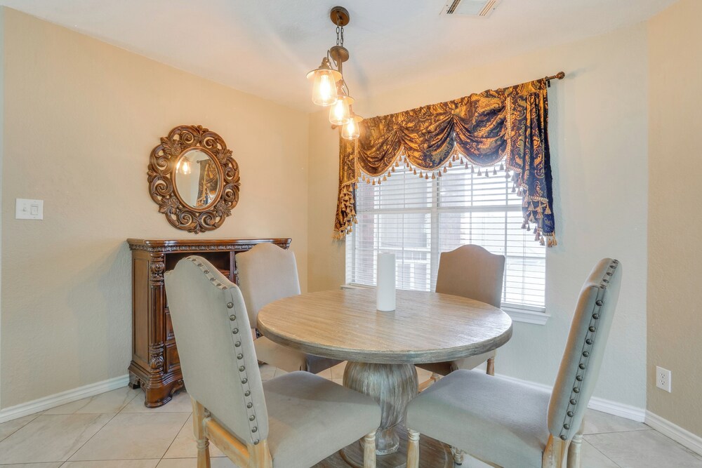 9 Mi to Lake Texoma: Calera Escape w/ Gazebo!