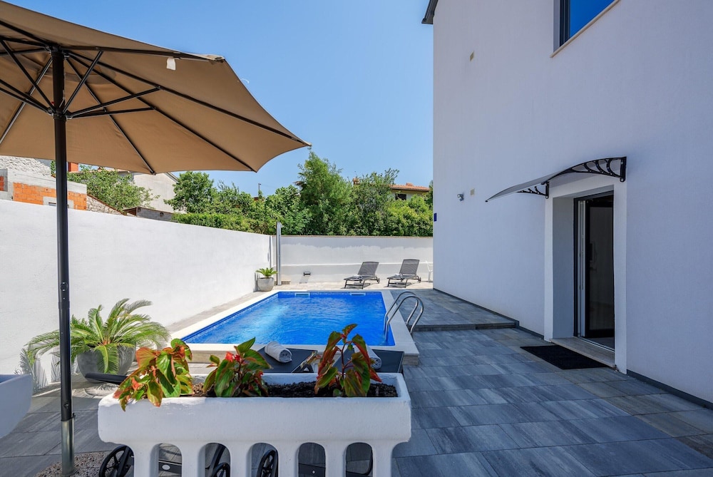 Apartment in Kukci With Heated Pool