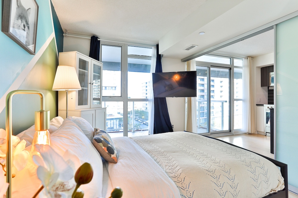 CITYPLACE 1B LUX CONDO LAKESIDE SKYDOME MTCC - Image 3