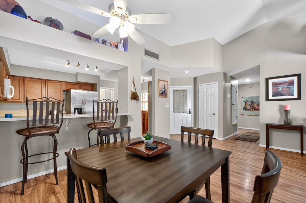 Tempe Oasis With Fire Pit & Bbq Lounge 2 Bedroom Home