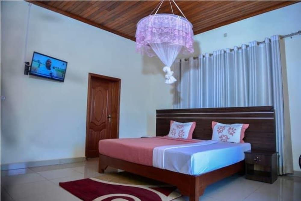 Elegance Hotel view 4