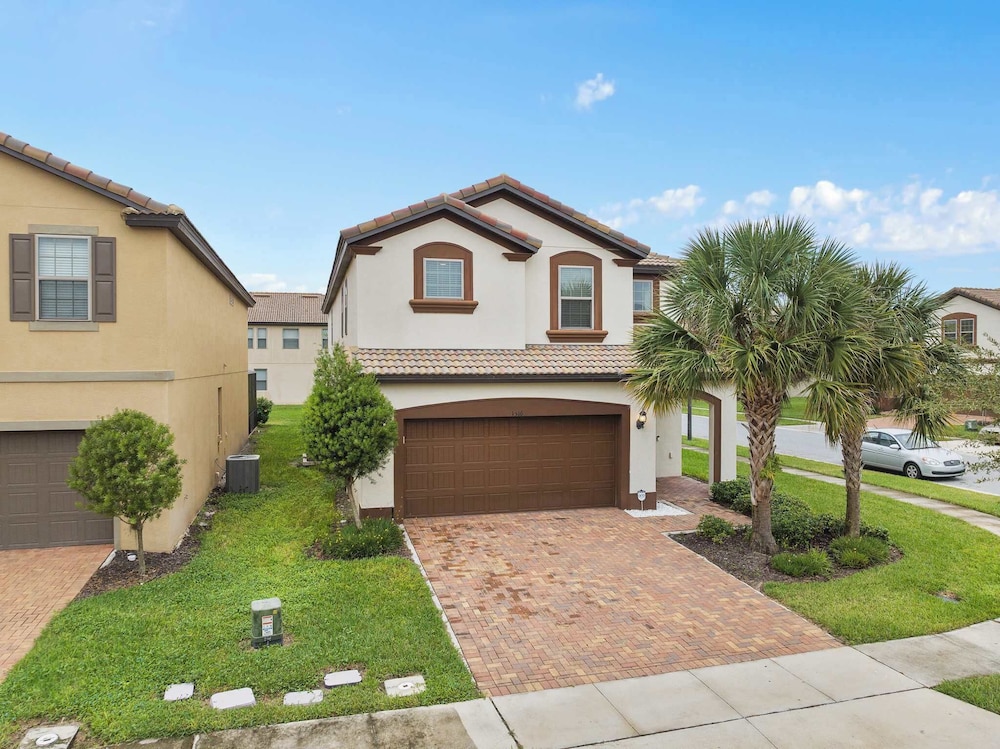 Family Fun Retreat Near Disney With Game Room & Themed Bedrooms