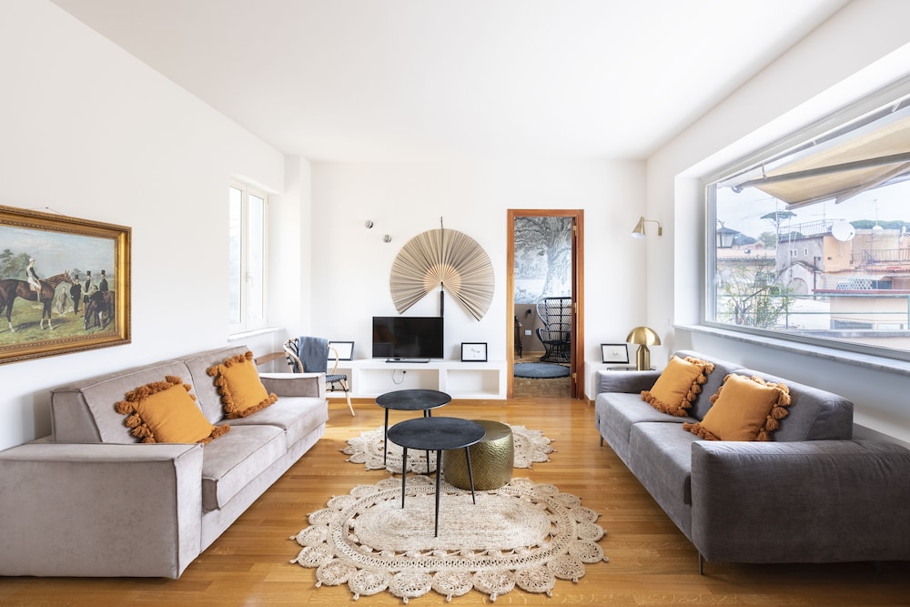 ROMAC - Condotti with terrace