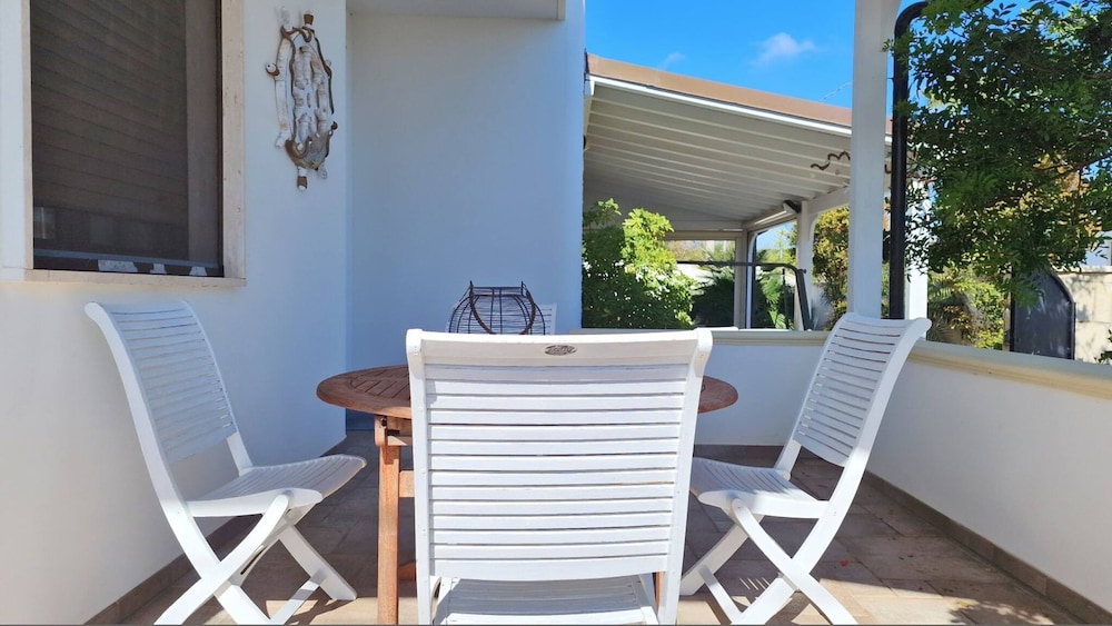 Villa Fede - 3 Bedrooms 2 Bathrooms air Conditioning by the sea