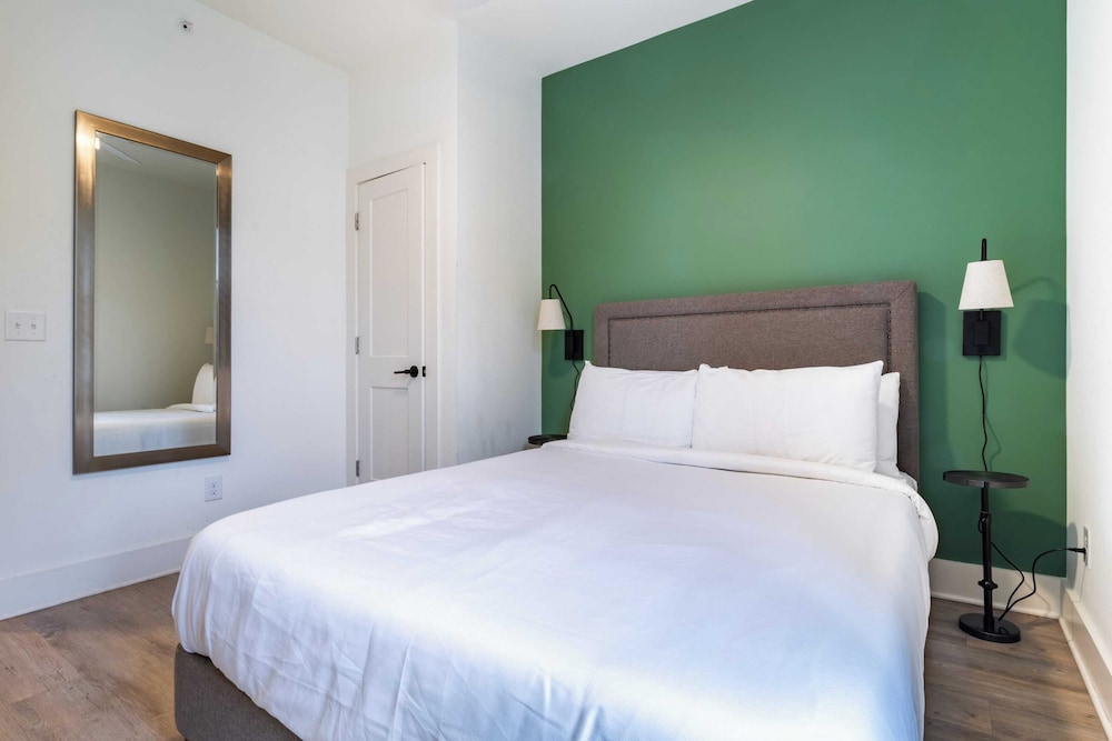 The Magnolia 2 by Avantstay Germantown Balcony