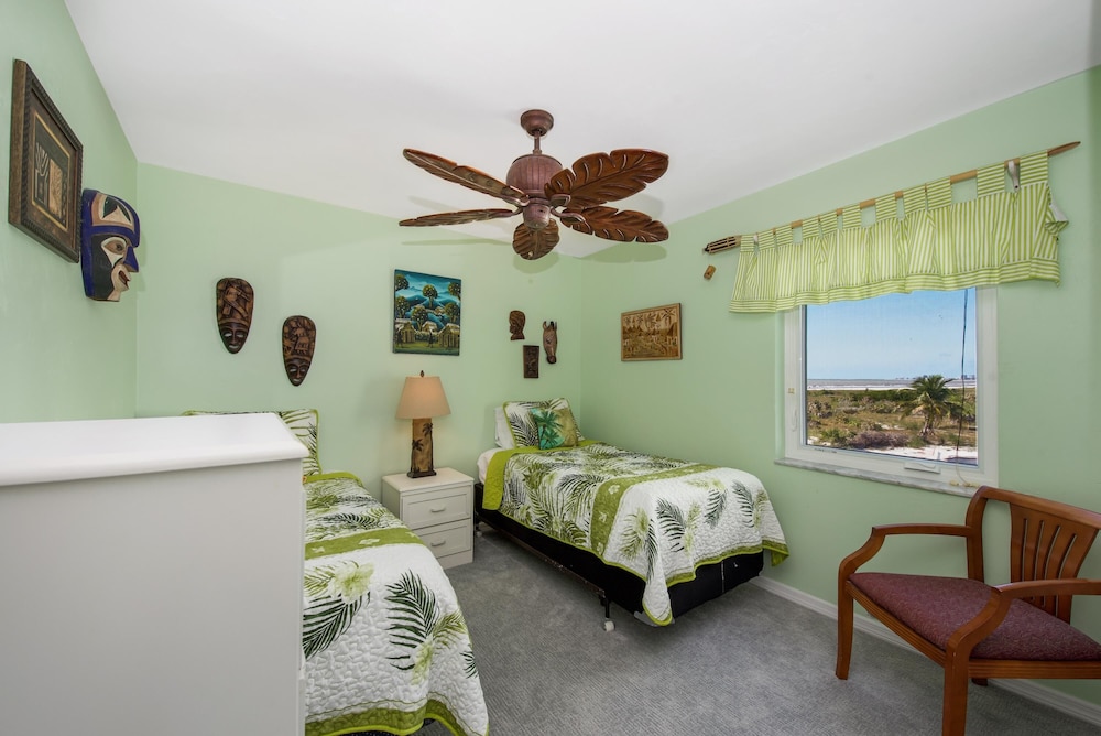 Lone Palm Retreat