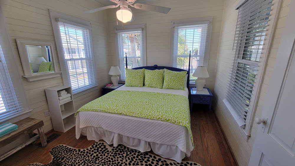 Twelve Palms Cottage by Tybee Vacation Rentals