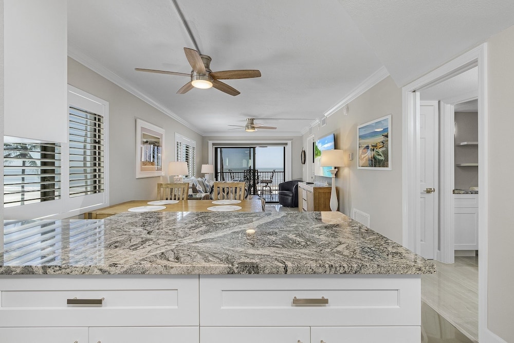 Seaside 101: Oceanview 2br/2ba Condo With Pool, Steps To Beach 2 Bedroom Condo