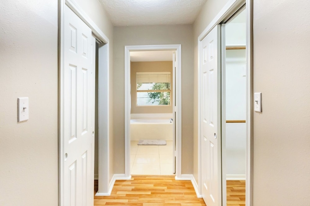 Pet-friendly 3BR Near First Colony Mall