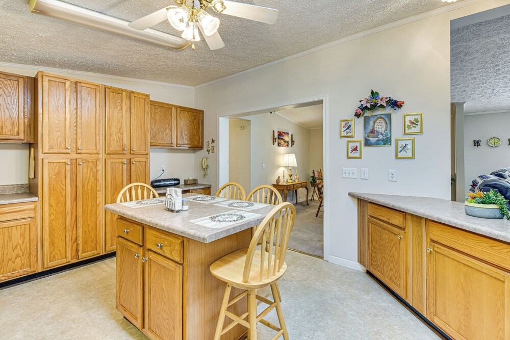 2 Mi to Dtwn: Retreat on 3 Acres in Pelzer!
