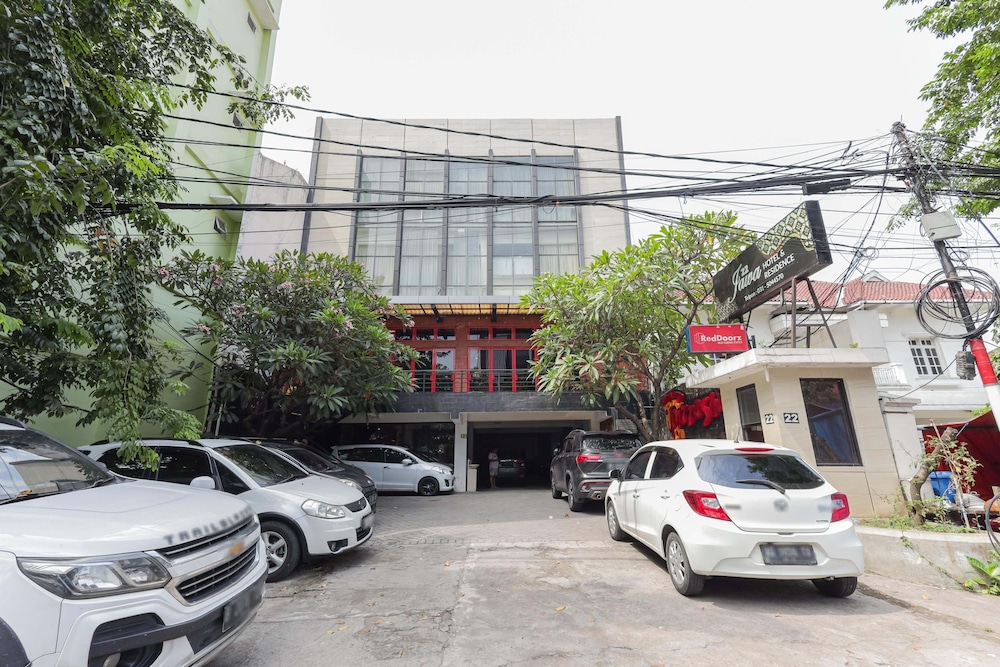 RedDoorz near Gubeng Station