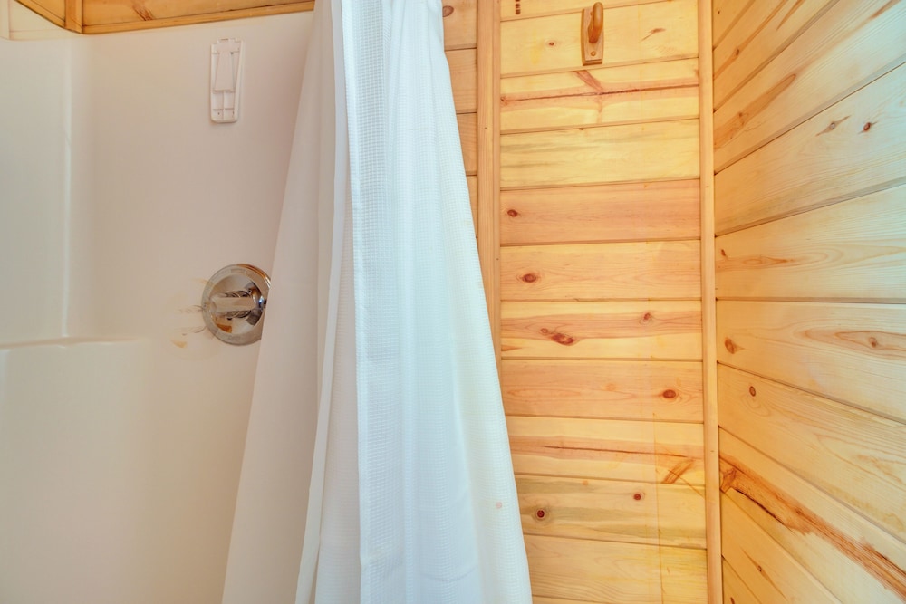 Boat + Fish on Mille Lacs Lake: Walleye Cabin view 4