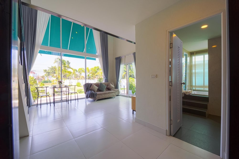 Beautiful new 7 Bedroom Villa Resort CT7