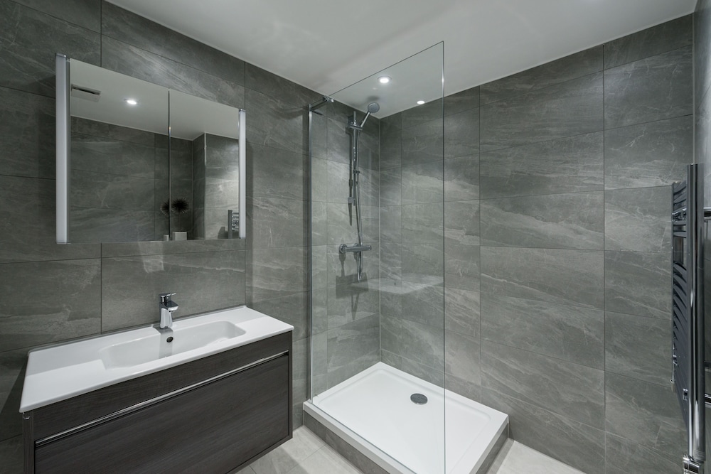 The Carlyle - Elegant Serviced Apartments