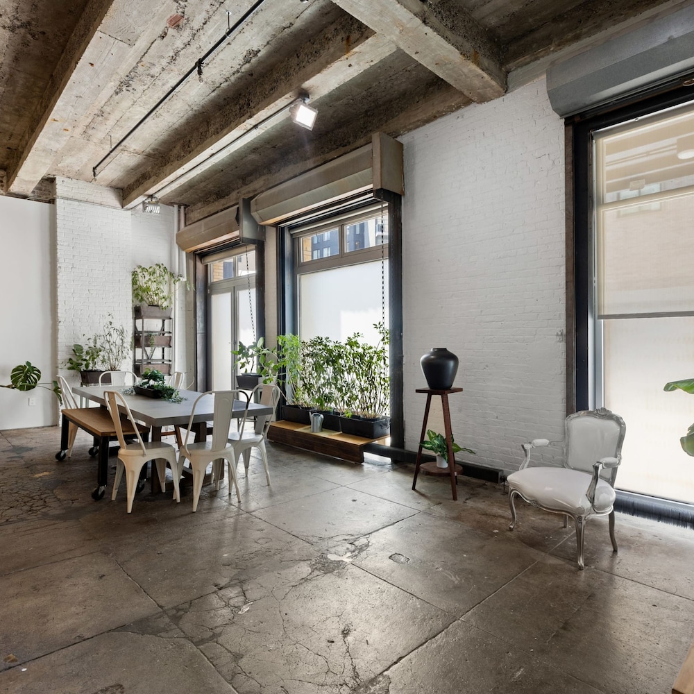 Greenwich Court by Rove Travel 3BR Loft w Sauna