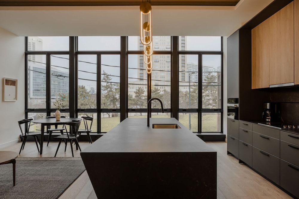 Sosuite One Bed Apt Accessible w Rooftop Gym Laundry