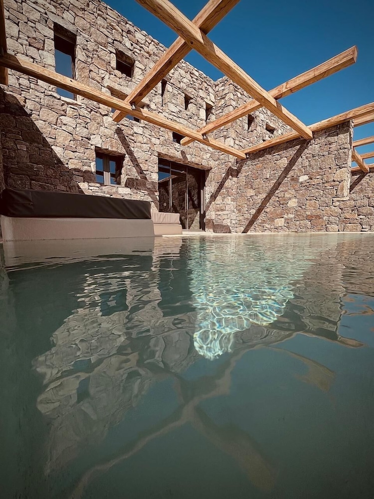 Ria Mar Villas & Suites by Live&Travel