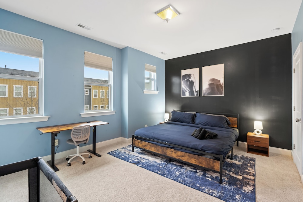 Luxe 3BR Townhouse in Camp North End