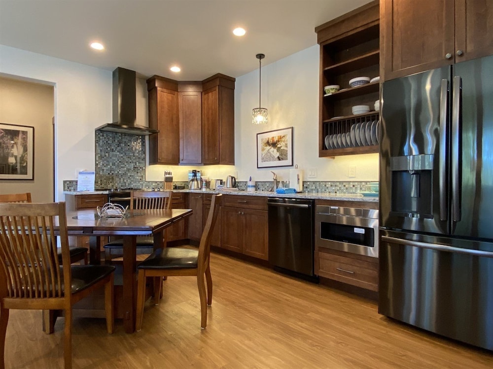 Fl361 Lost Loon Lake Luxury Apartment view 4