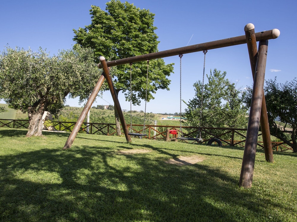 Farmhouse in Marche With Pool & Wine Tours