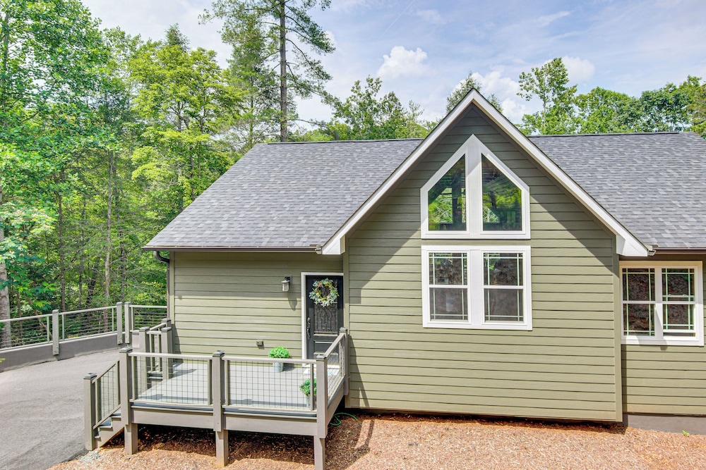 11 Mi to State Park: Home w/ Dock in Mill Spring!