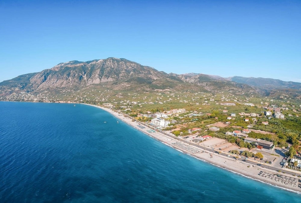 Seaview Getaway With Pool Panoramic Views
