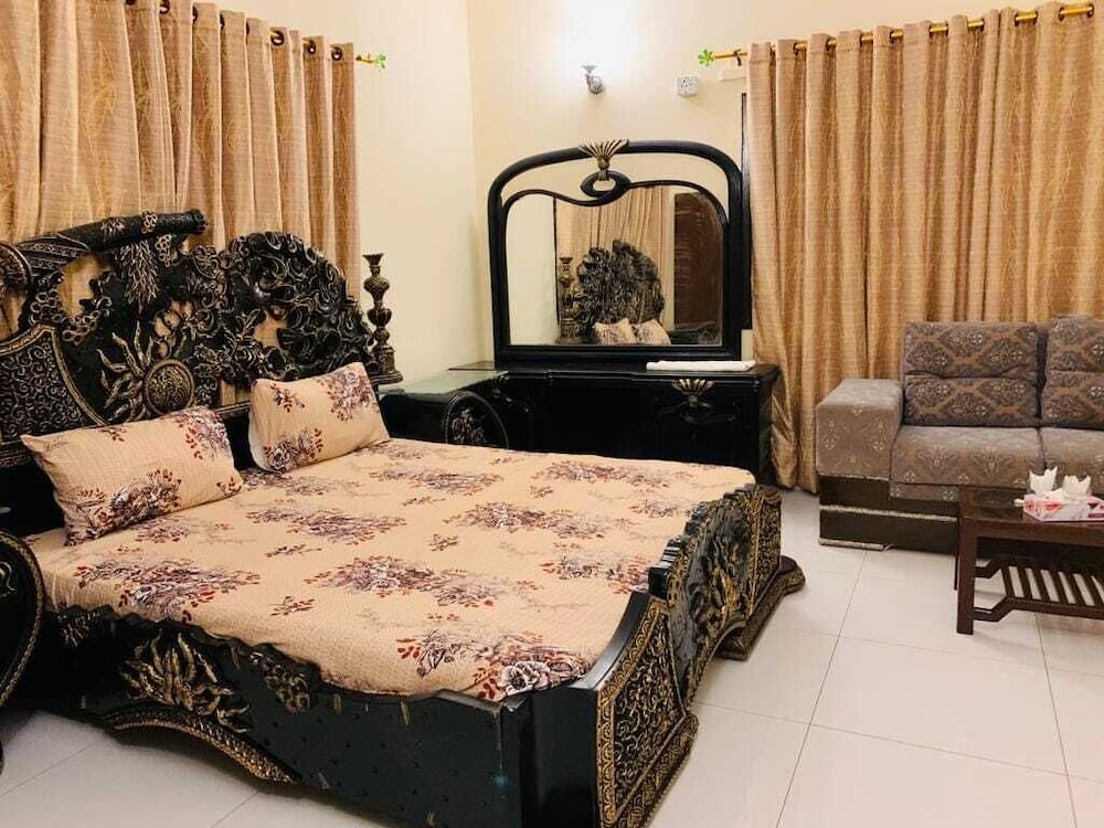 Super Golden Guest House view 4