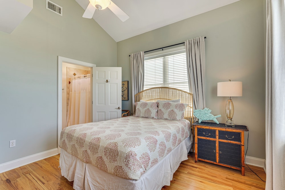 Walk to Ocean: Beach House w/ Pool in Port St Joe!