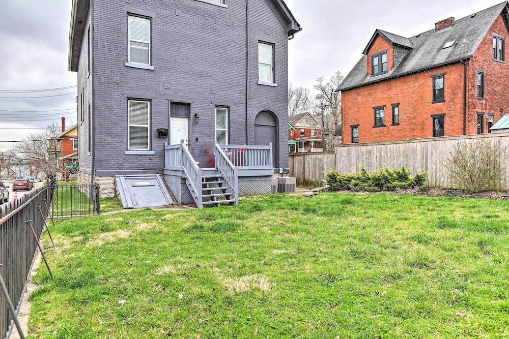 Pet-friendly Condo w/ Deck ~ 3 Mi to Dtwn!