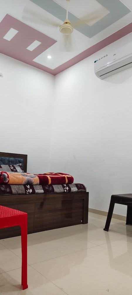 Kanak Hotel & Restaurant