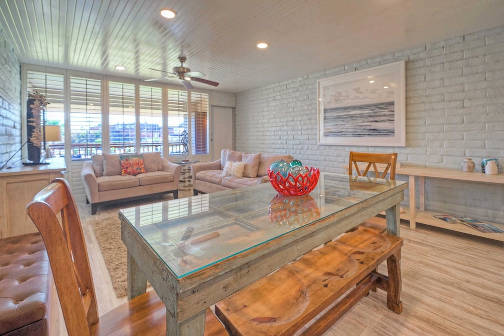 Pour Me a Vacation Mins to Beach, Community Pool+tennis Court, Private Balcony