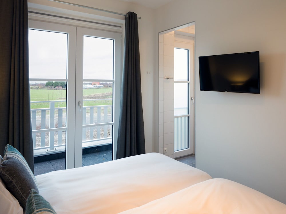Modern Apartment 3 Bath Rooms, Close to Lake Veere view 4