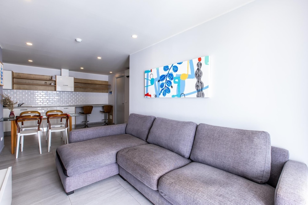 Pool View 1 Bed Apt T2-720