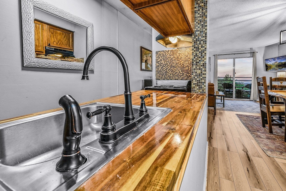 Heavenly View 2 Bedroom Condo