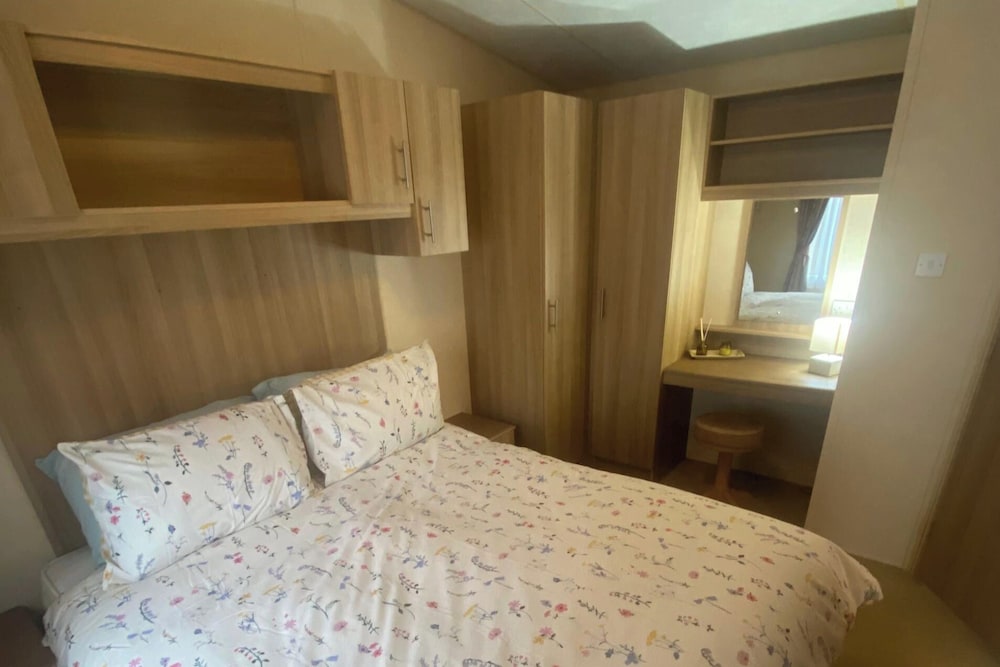 2 Bed Caravan-sleeps 6-pet Friendly