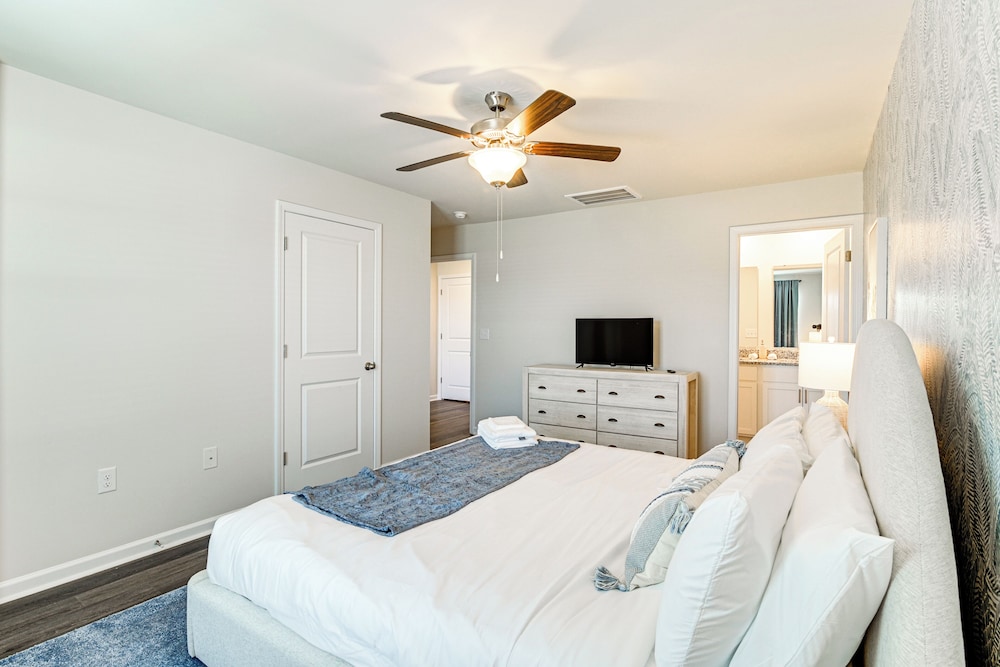 2 Mi to Shore: Newly Built Surfside Beach Gem