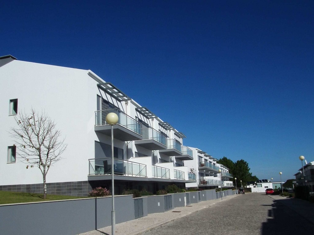 Attractive Villa in Salir Do Porto view 4