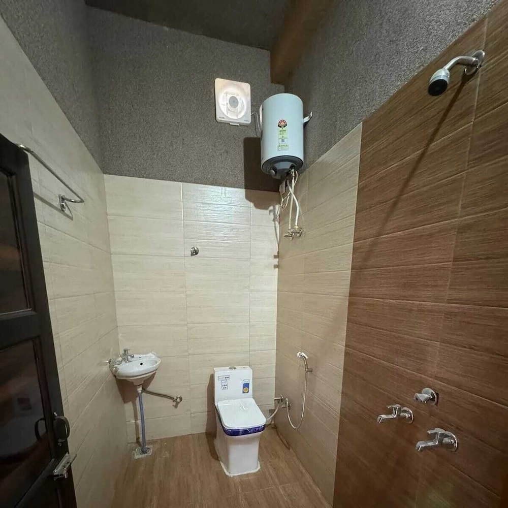 Hotel Raghukul